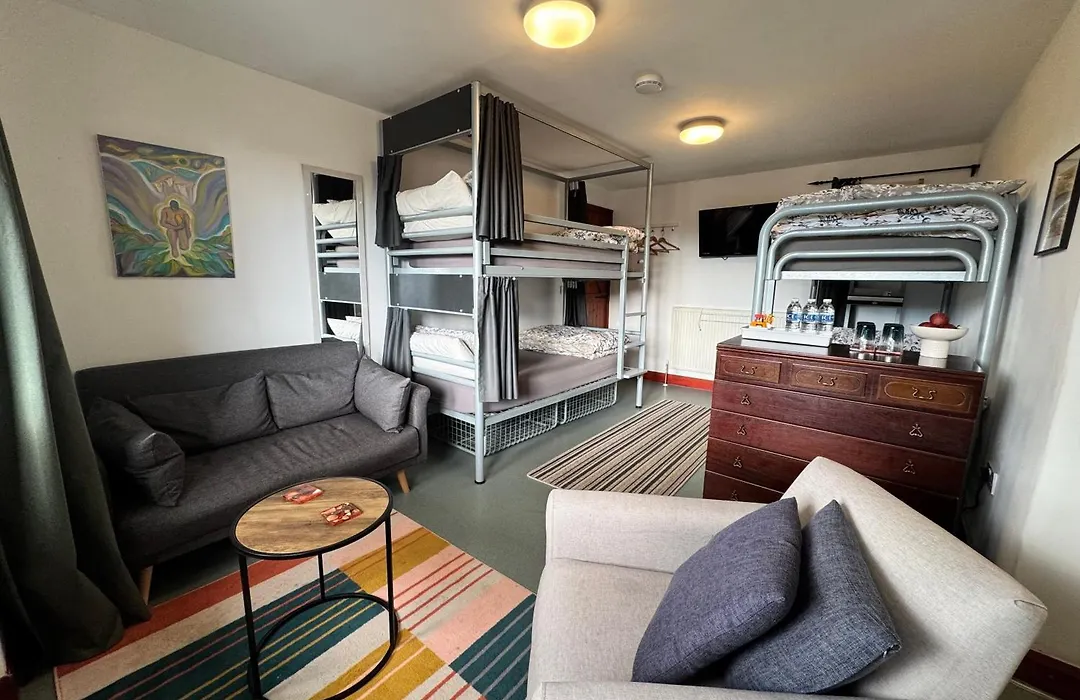 Lands End Hostel And B&B-1
