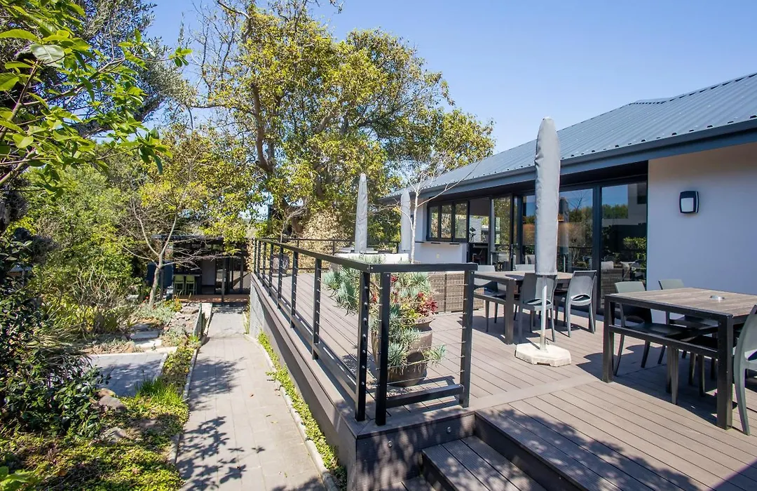 Coral Wood Self Catering Suites And B&B-1