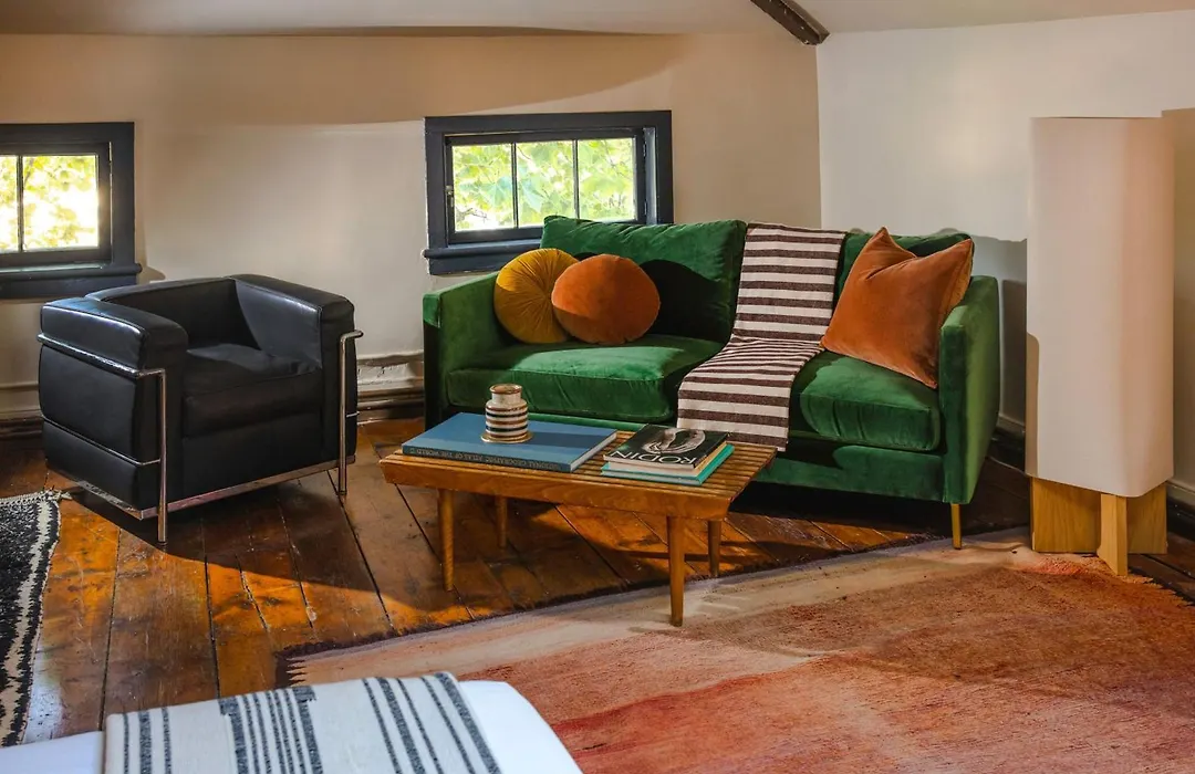 Kingston Carriage House-1