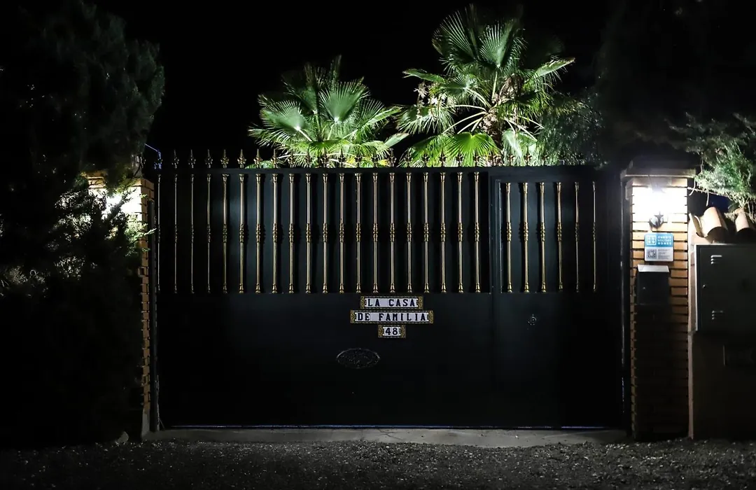 La Casa De Familia-1