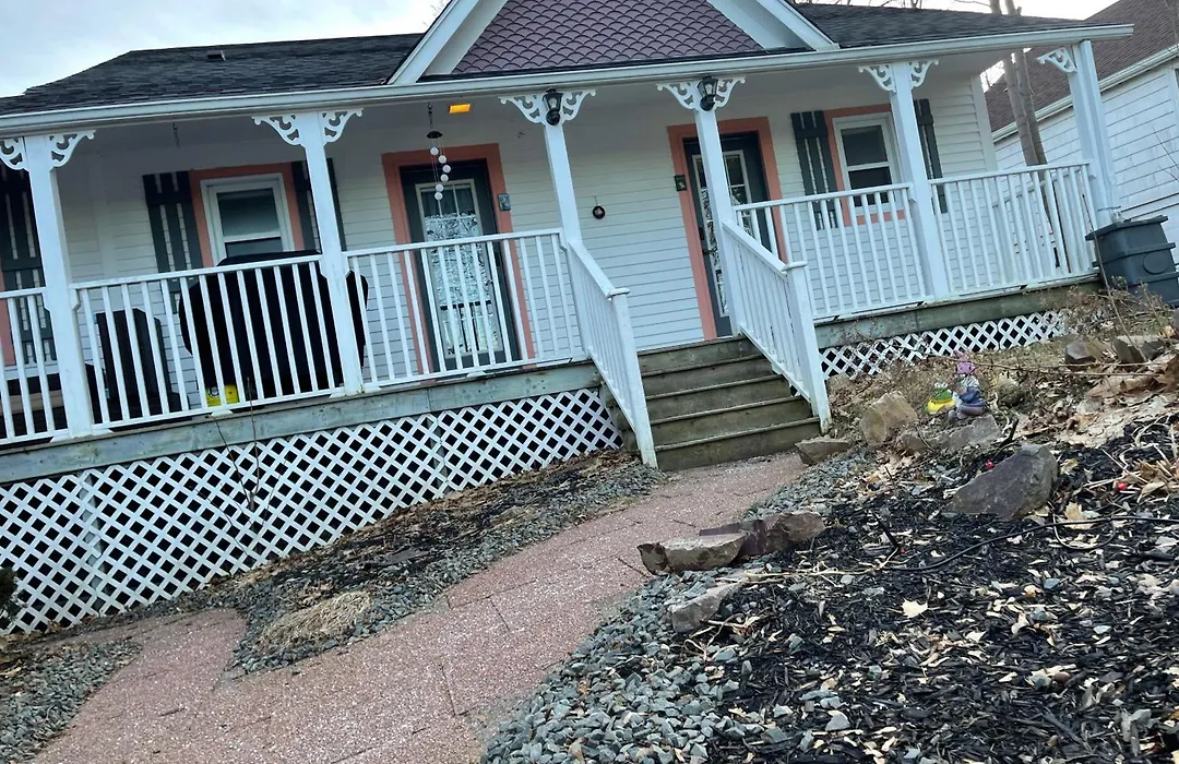 Gingerbread House Inn - We Are Open - Winter, Spring, Summer And Fall-1