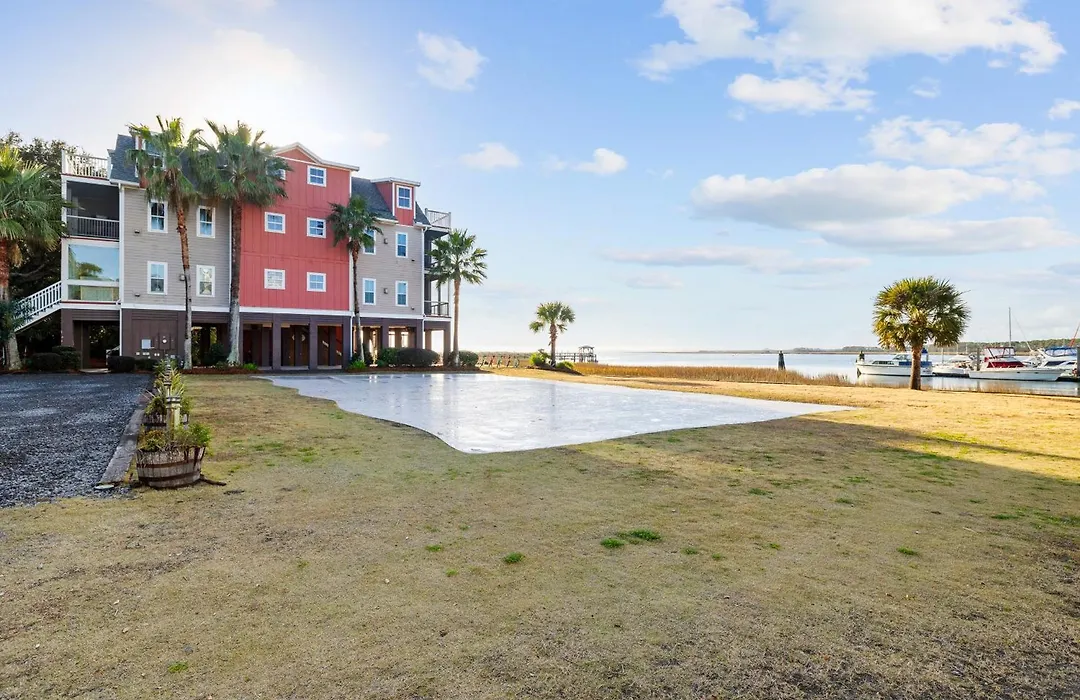 Regatta Inn - Adults Only-1