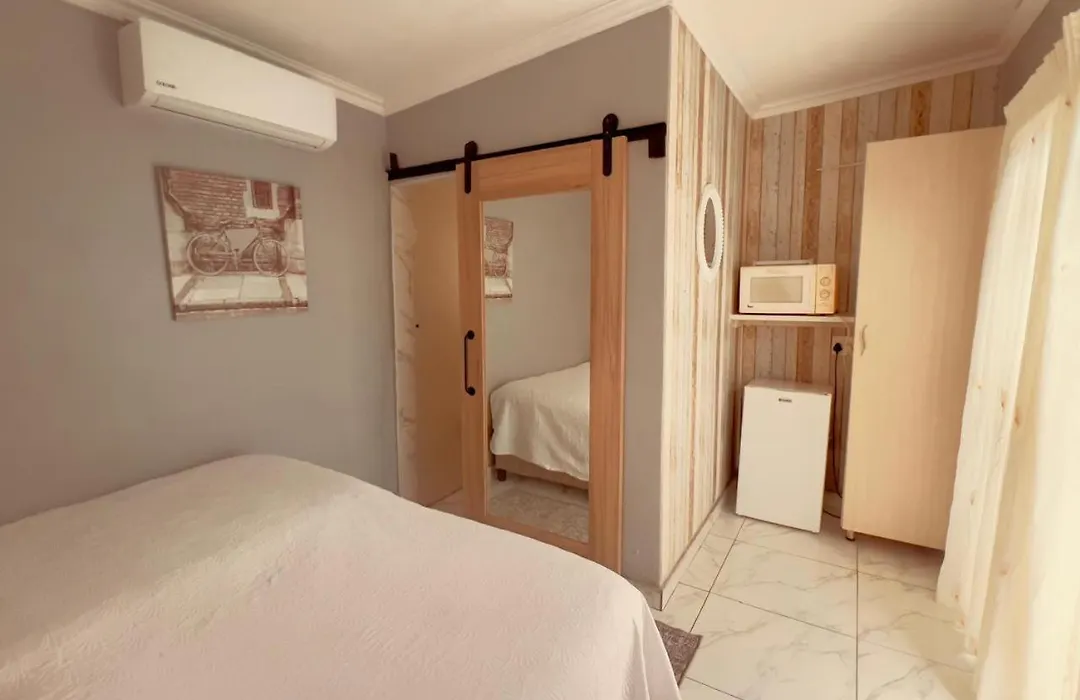 Oteng Lifestyle Bnb-1