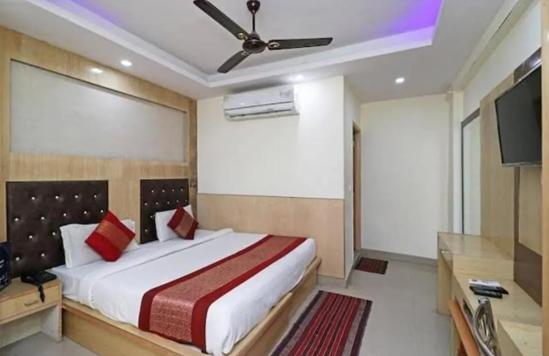 Hotel Perfect Spot- Main Bazar - Walking Metro Station-1