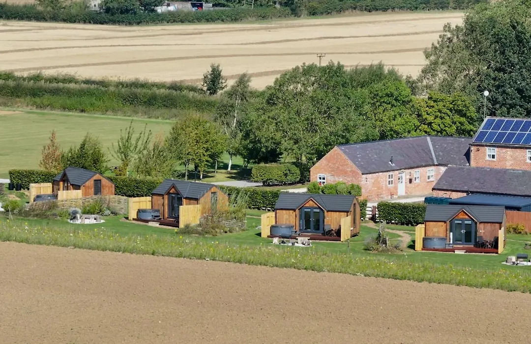 Wold Escapes, Highfield Farm-1