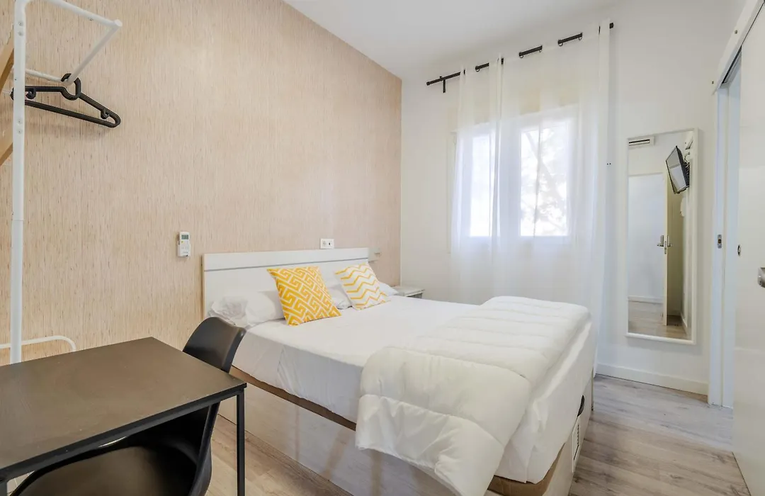 Bf Rooms Almeria Centro-1