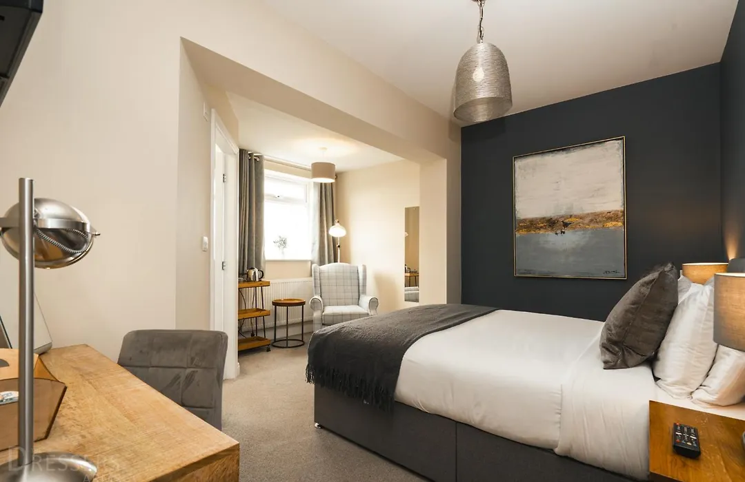 Rooms At The Dressers Arms-1