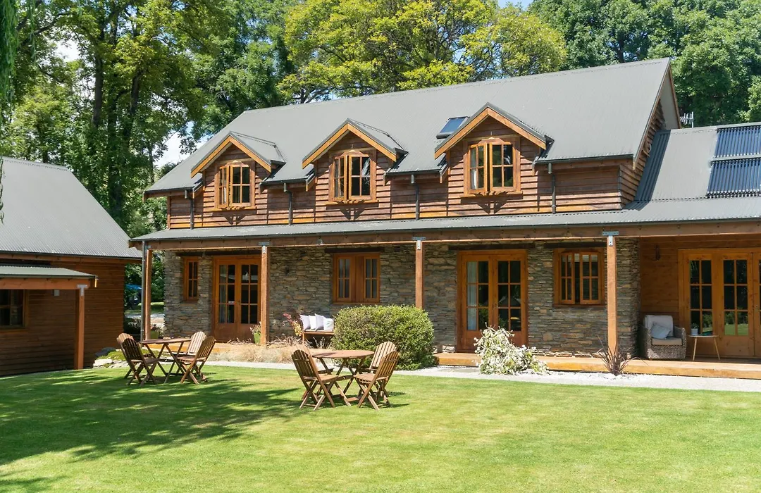 Wanaka Homestead Lodge & Cottages-1