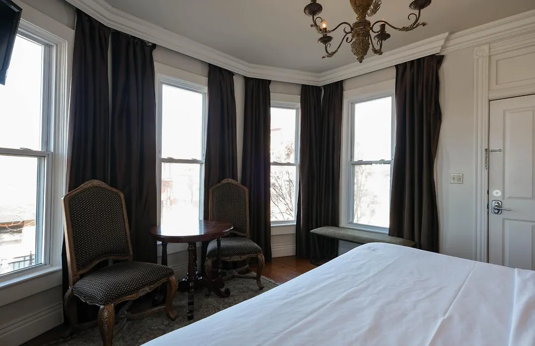 Dickson Street Inn-1