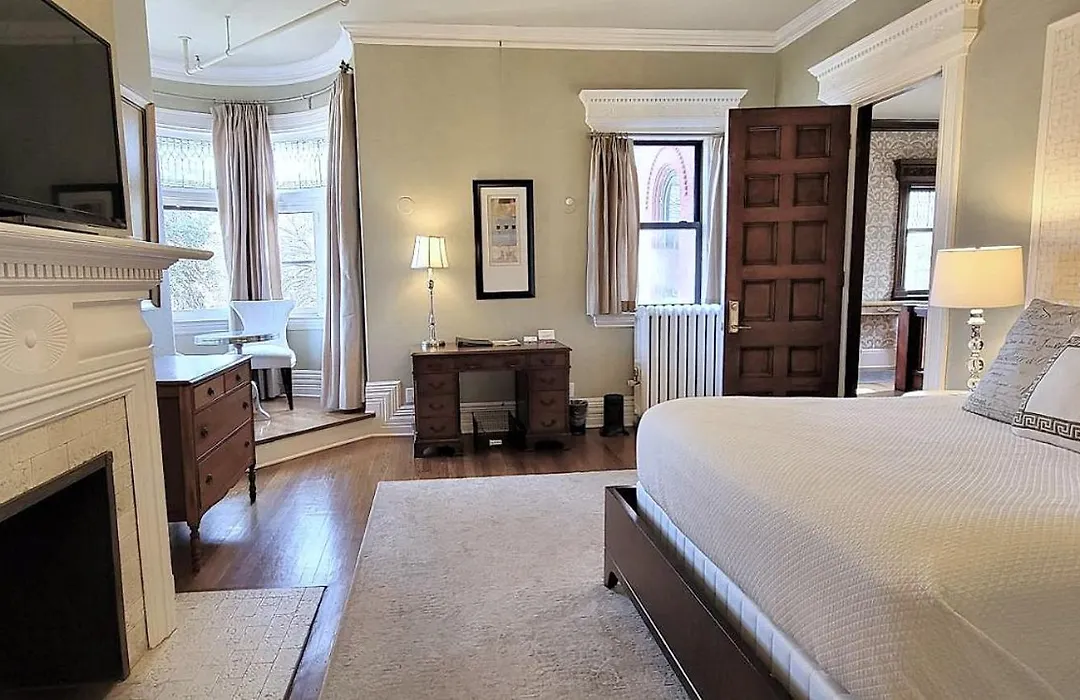 The New Victorian Mansion Bed & Breakfast-1