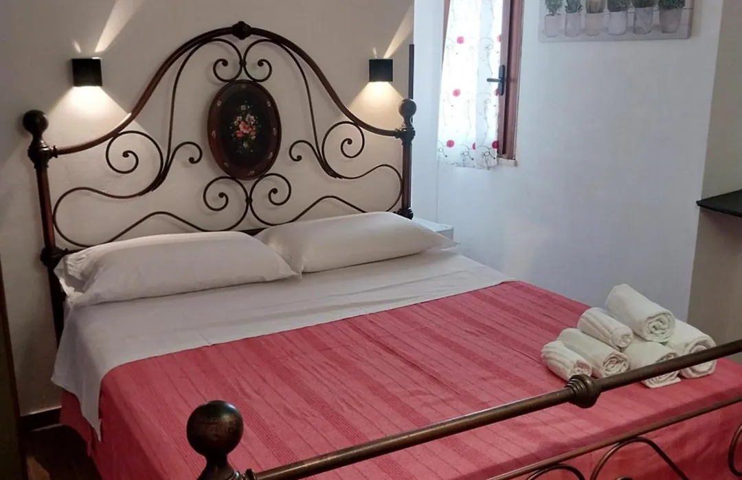 Le Rocce Holiday Rooms-1
