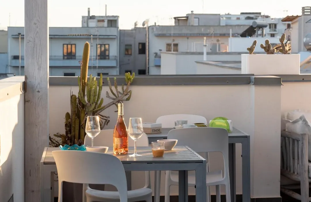 B&B White con Parcheggio Privato-1