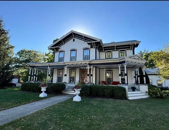 Carriage House Bed And Breakfast-1