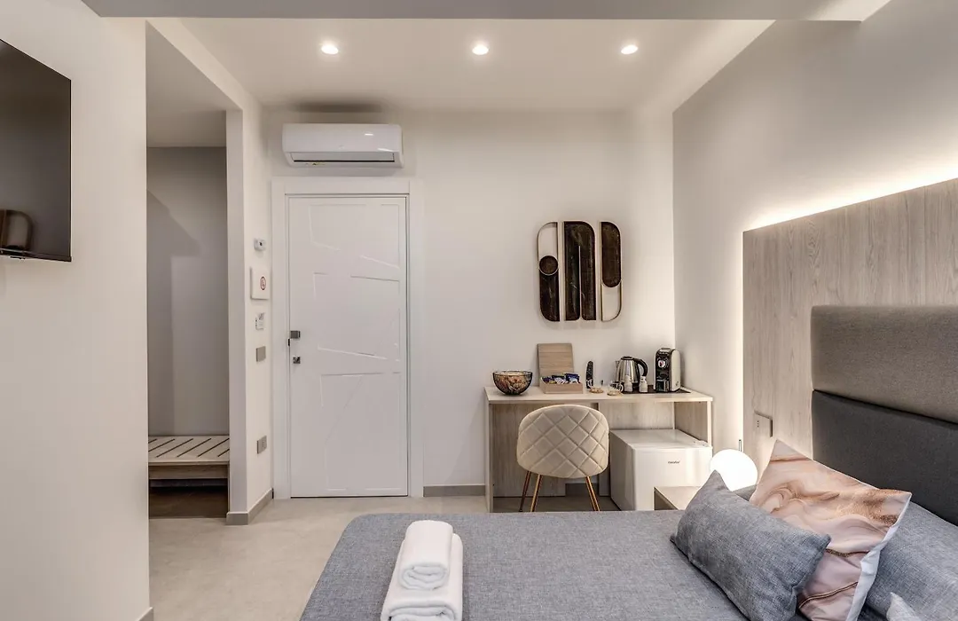 Welcome Inn Napoli Rooms, Private Bathrooms-1