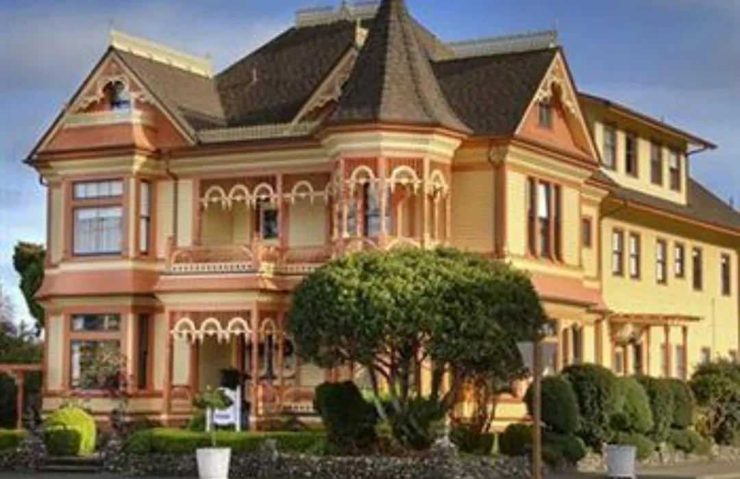 Gingerbread Mansion-1