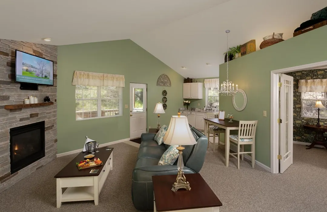 Hawk Valley Retreat & Cottages-1