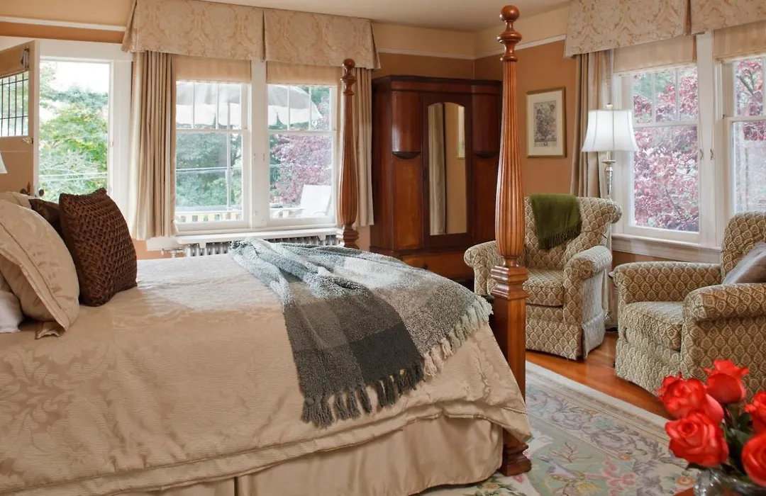 Abbeymoore Manor Bed & Breakfast Inn-1