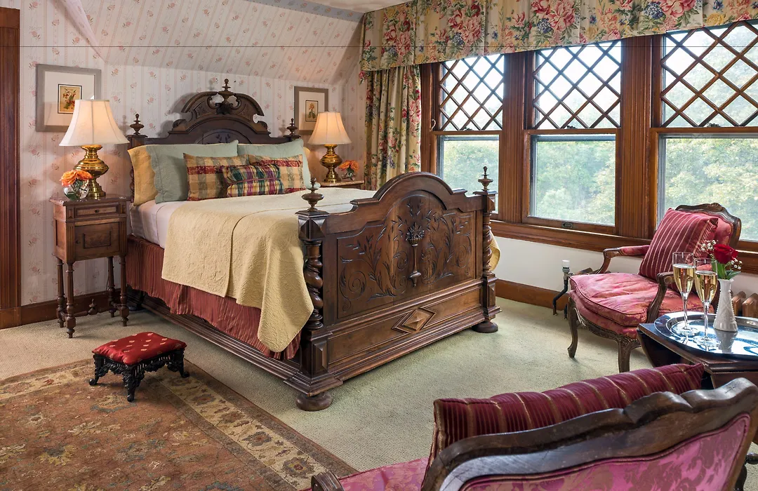 Manor House Inn (Adults Only)-1