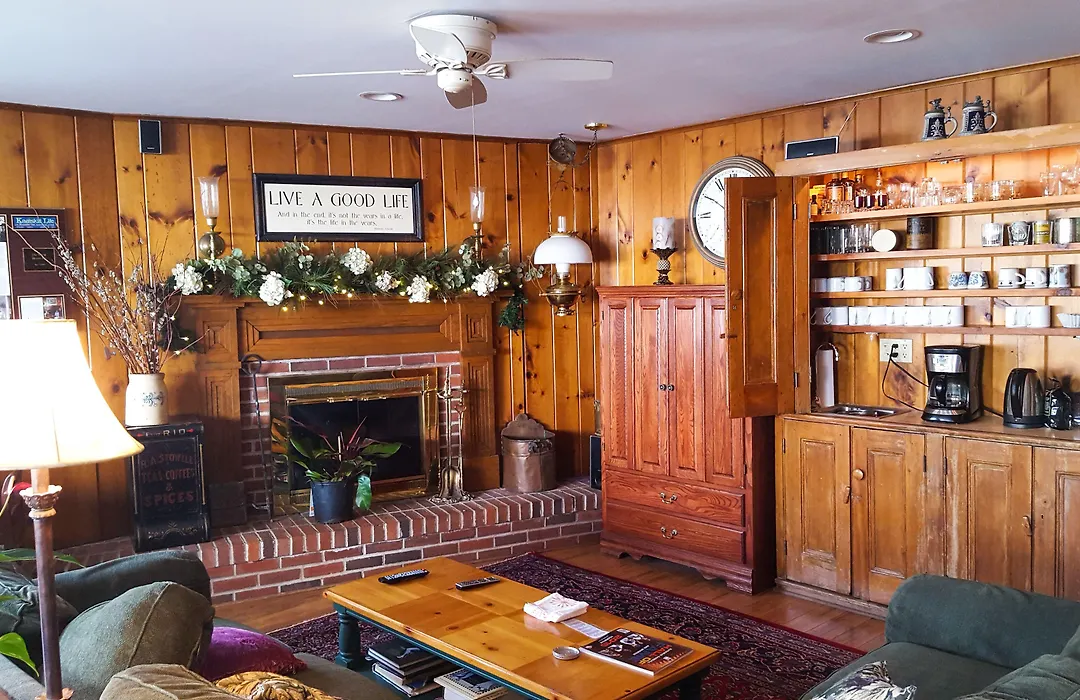The White House Inn-1