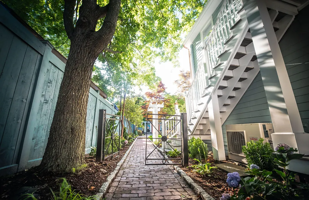 Town & Tide Inn-1