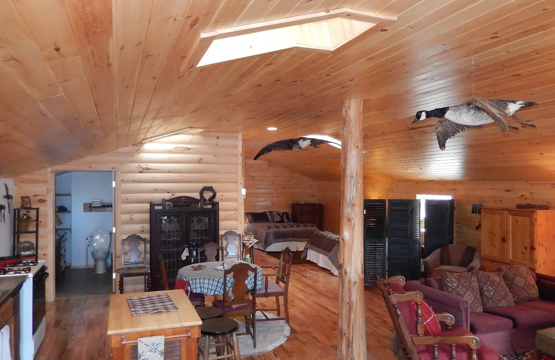 Kiwassa Lake Bed & Breakfast-1