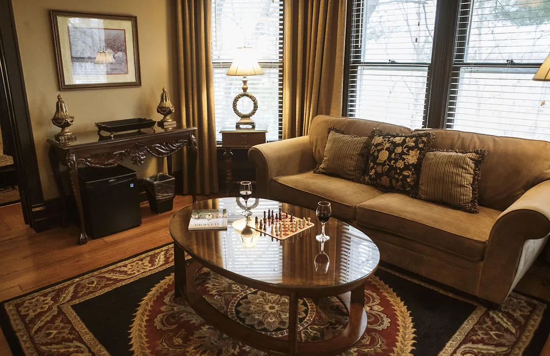Biltmore Village Inn B&B-1