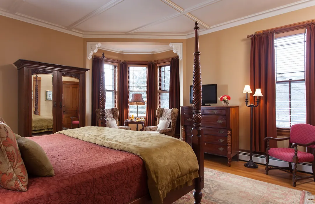 Lang House On Main Street Bed & Breakfast-1