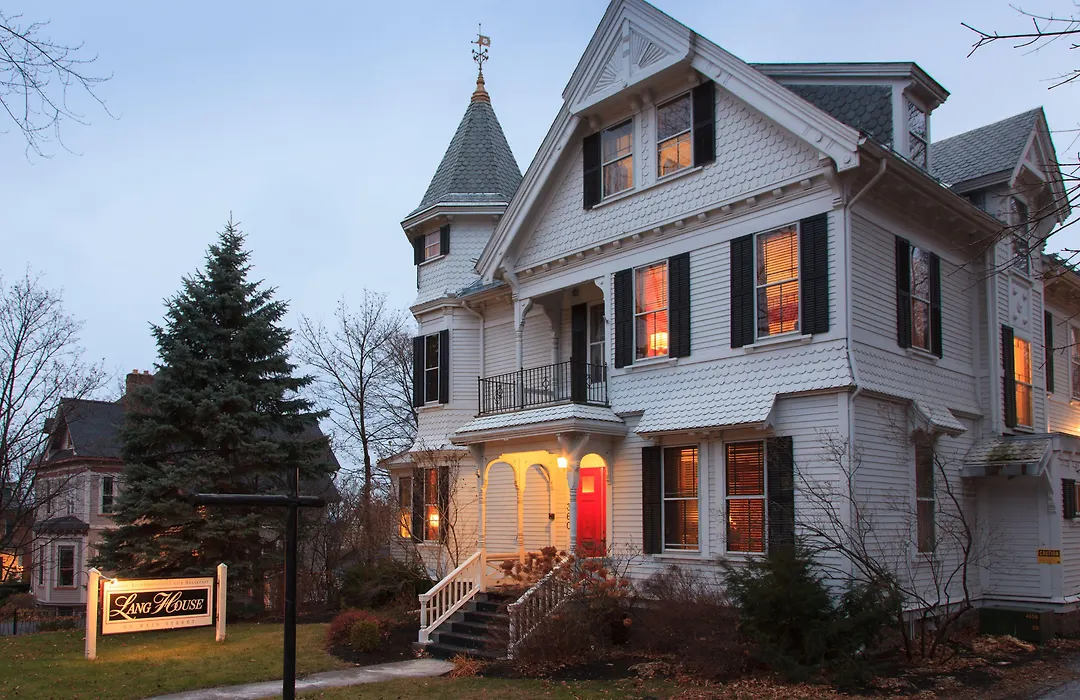 Lang House On Main Street Bed & Breakfast-1