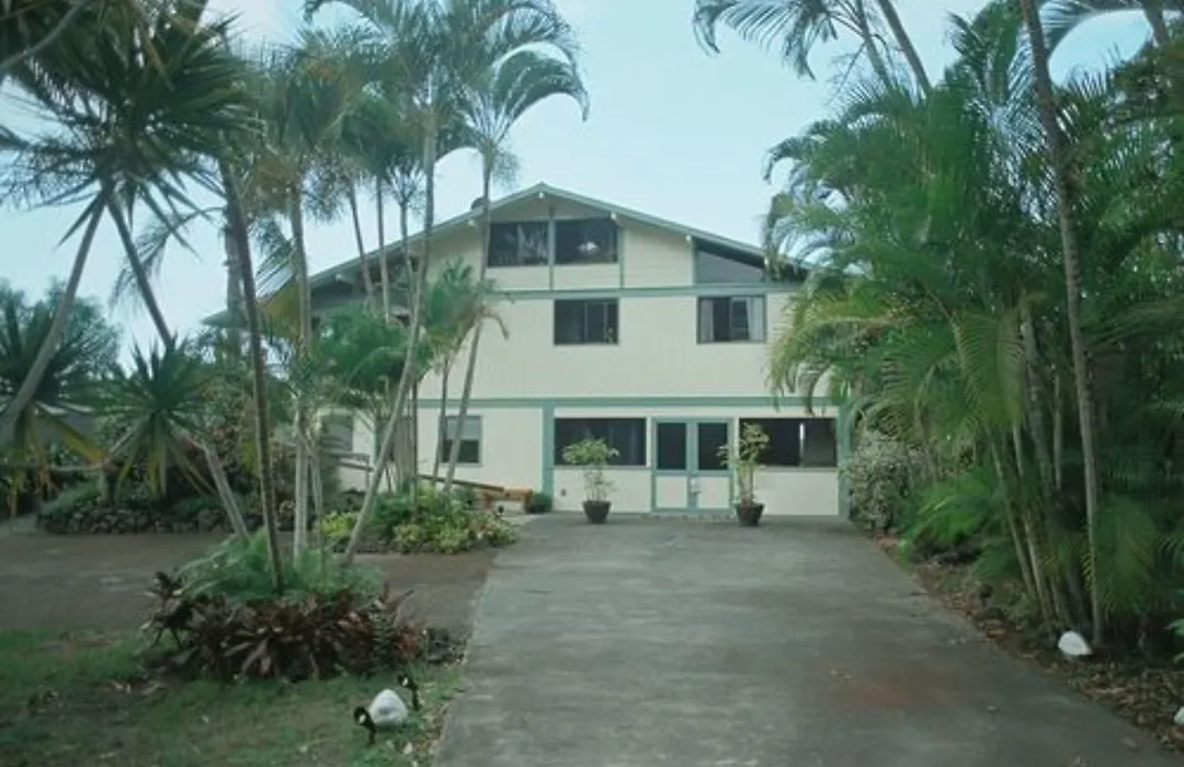 Hale-Hoola B & B-1