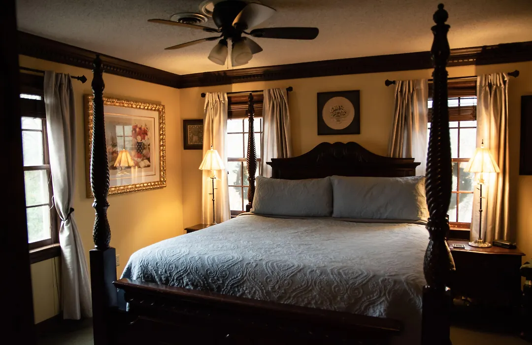 Williamsburg Sampler B & B-1