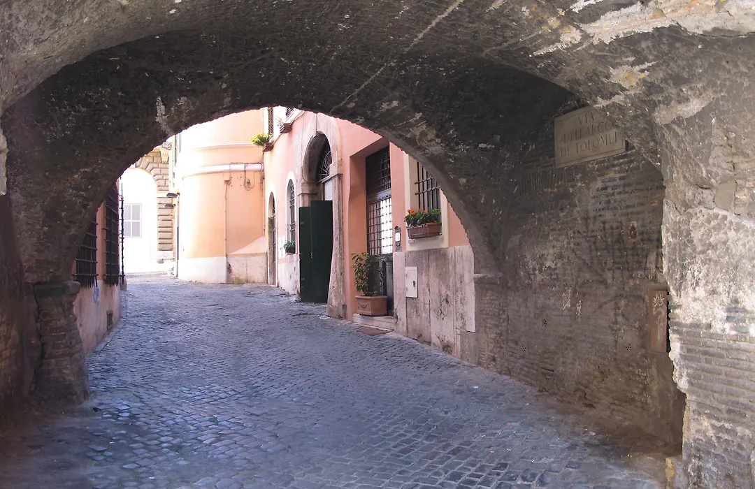 Guest House Arco Dei Tolomei-1
