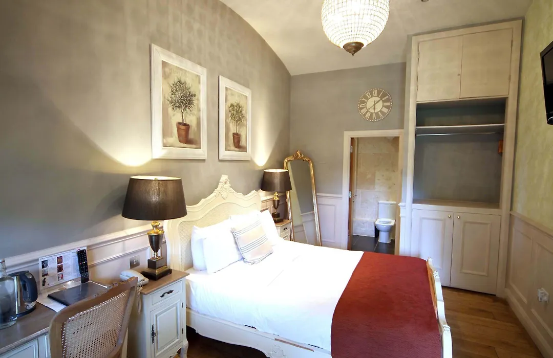 The Crown At Playhatch-1
