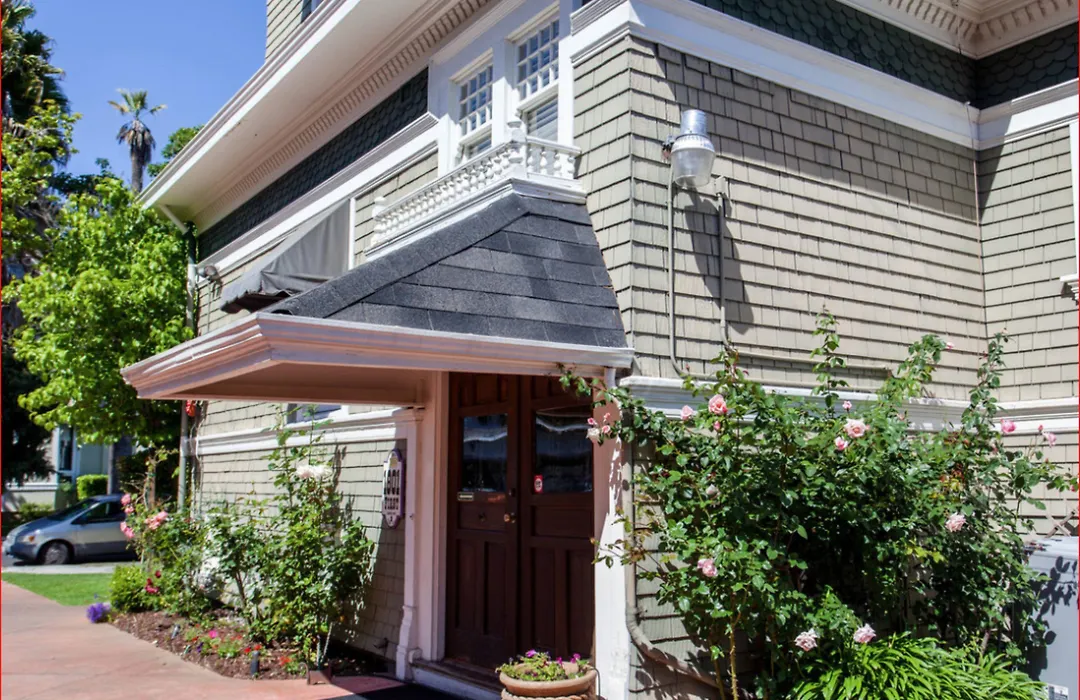 1801 First Luxury Inn-1
