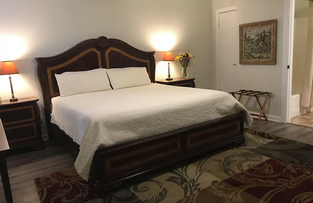 Square Inn-1