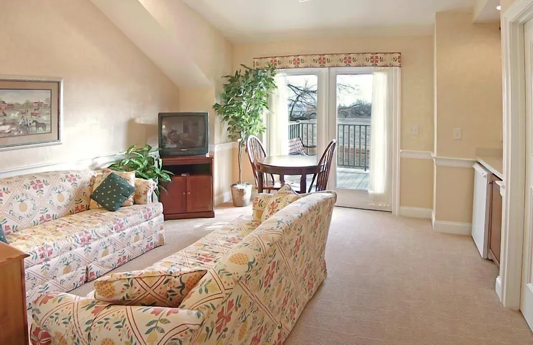 Bird-In-Hand Village Inn & Suites-1