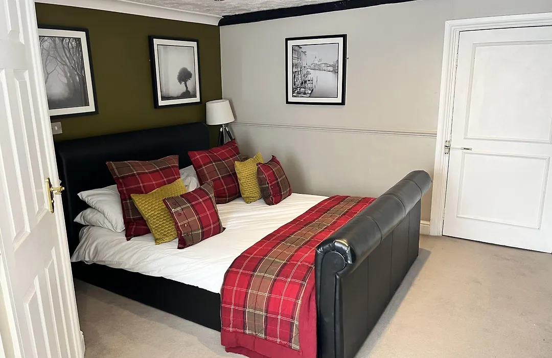 The Ship Hotel-1