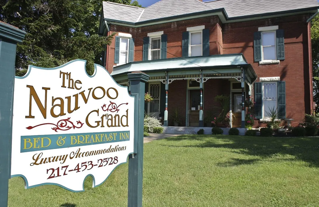 Nauvoo Grand Bed & Breakfast-1