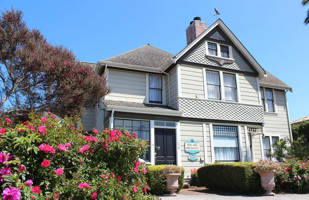 Nantucket Whale Inn, Half Moon Bay-1