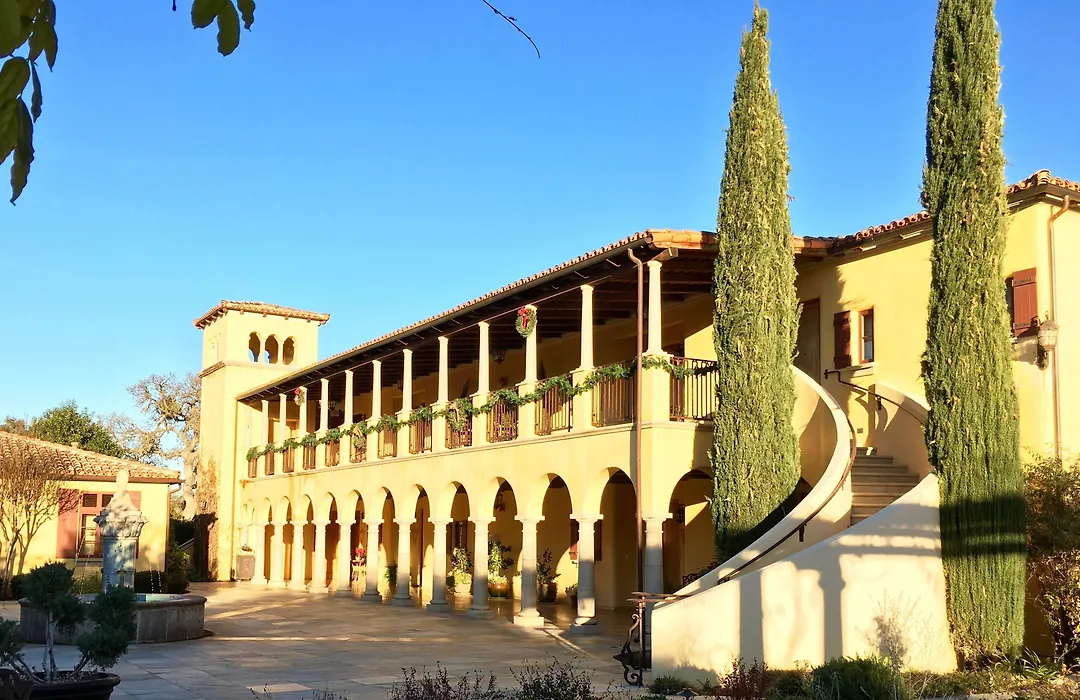 Calipaso Winery & Villa-1