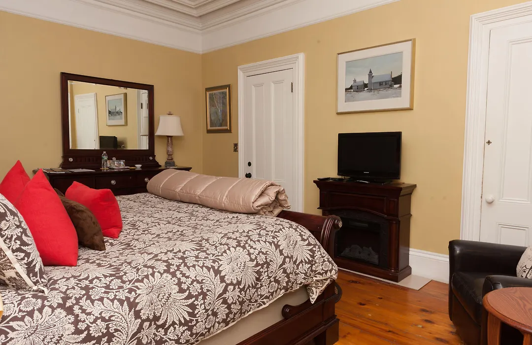 Blind Tiger Portland - Carleton Street Guest House-1