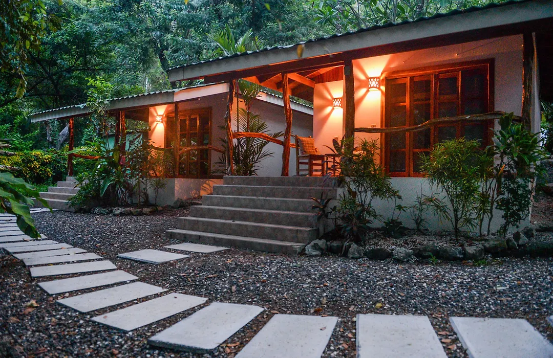 Makanas Beach Bungalows-1