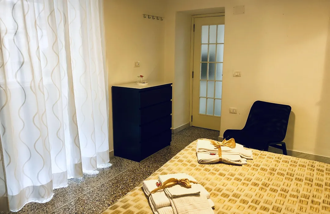 Relais Piazza Del Plebiscito B&B-1