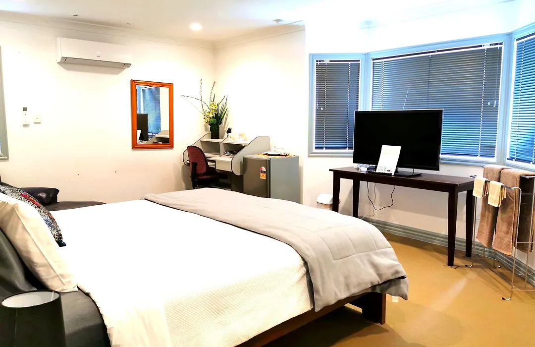 Lush & Co Auckland Bed & Breakfast-1