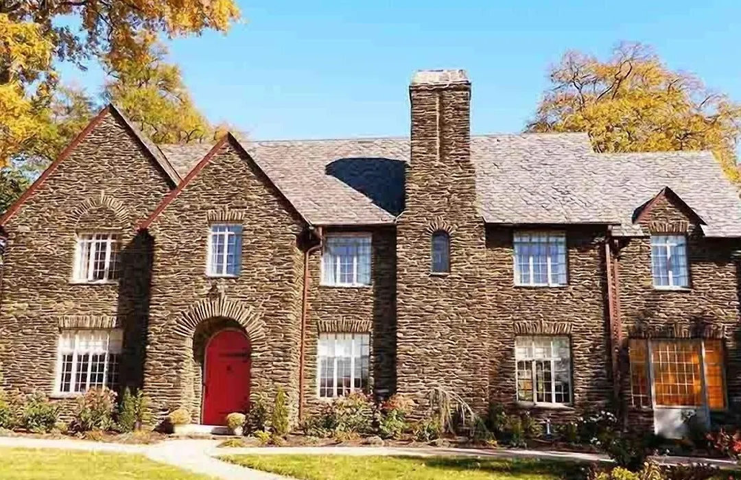The Manor On Front-1