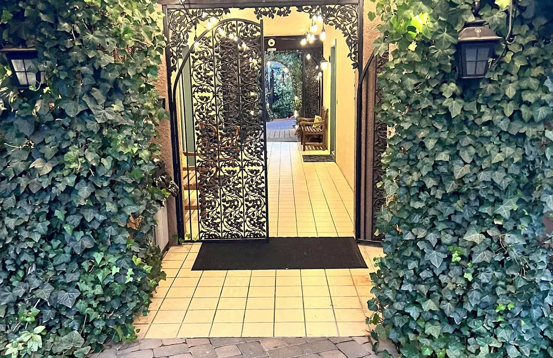 Lantern Light Inn - Romantic Getaway (Adults Only)-1