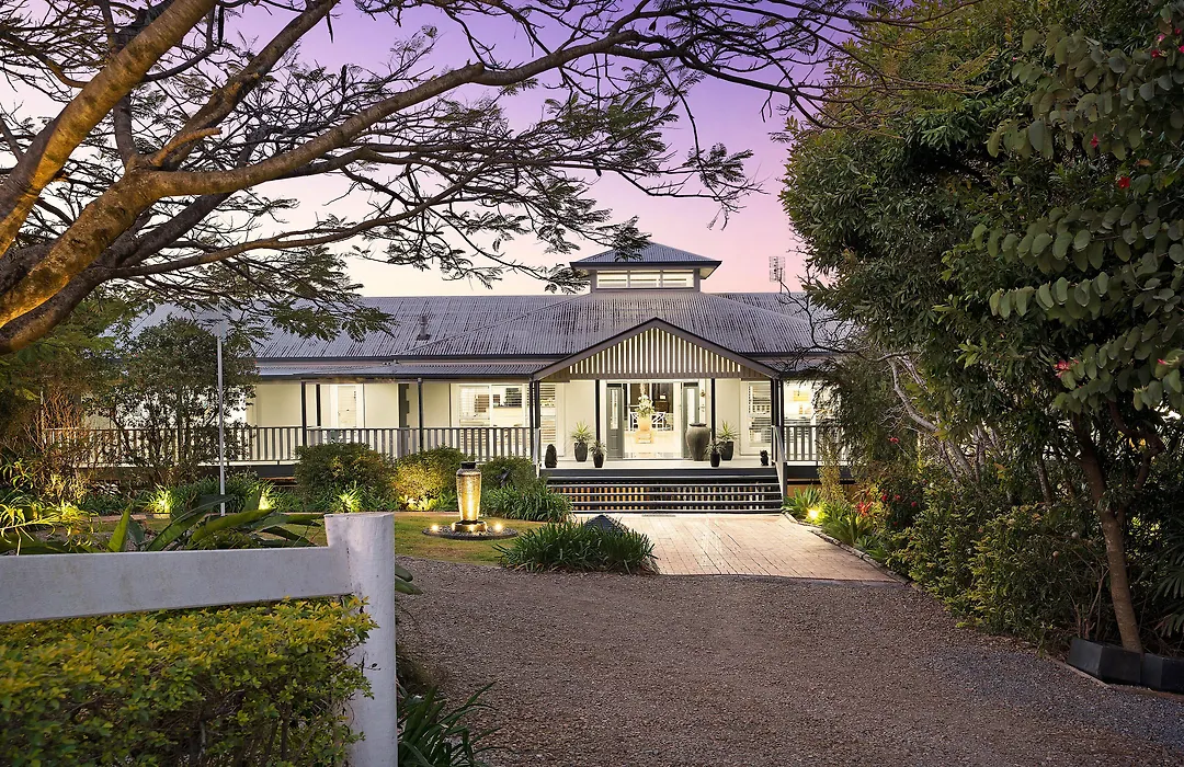 The Country House At Hunchy Montville-1