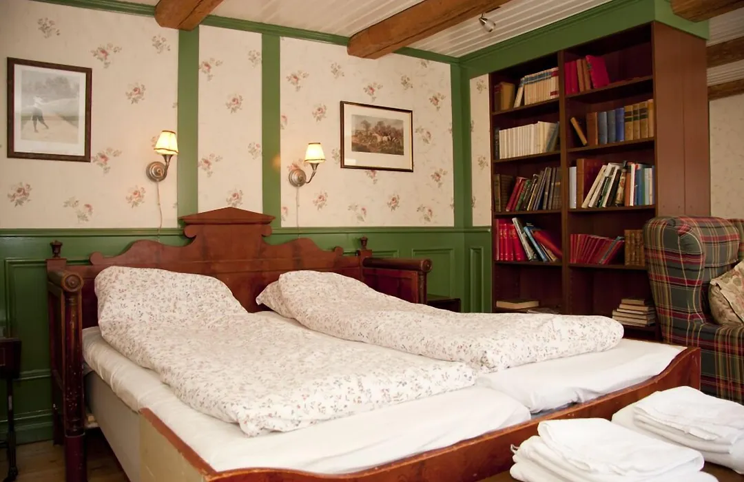 Garvaregården Hotel , B&B och Café-1
