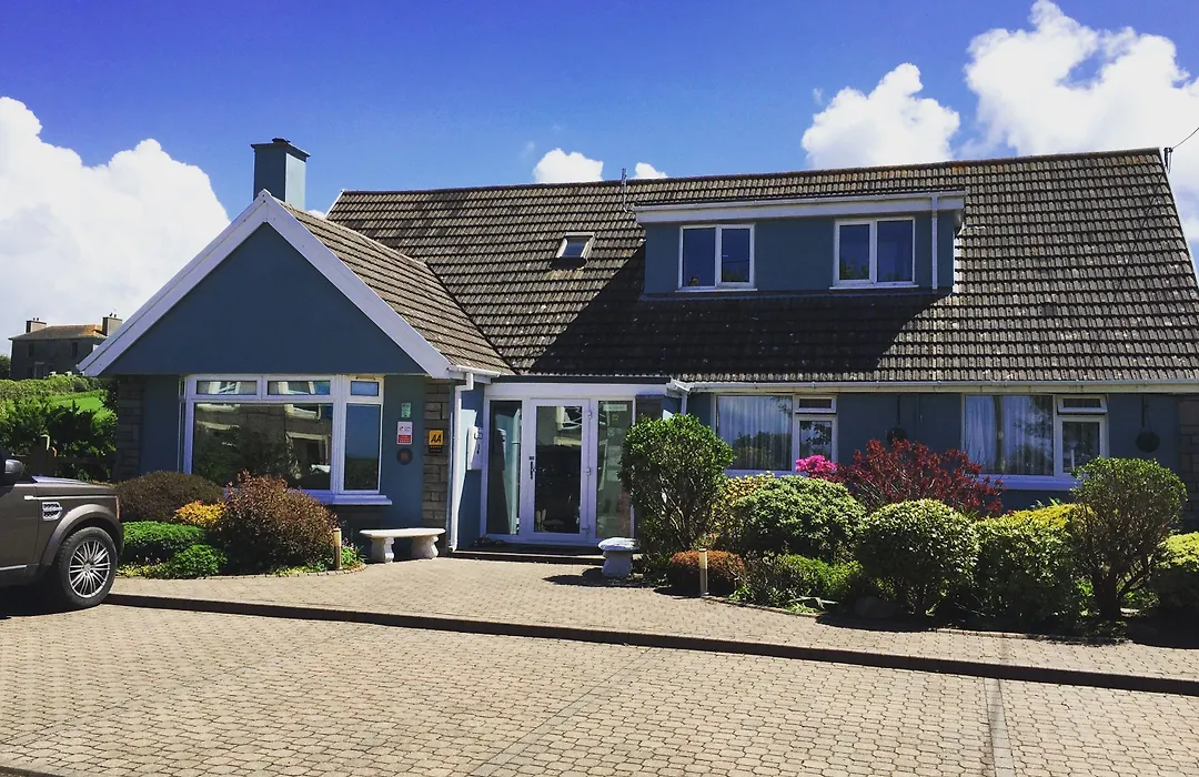 Ramsey House - Luxury Licensed B&B - Parking And Guest Lounge-1