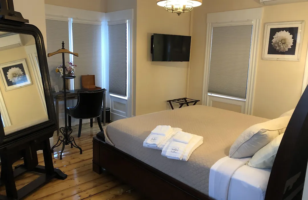 Sea Street Inn-1
