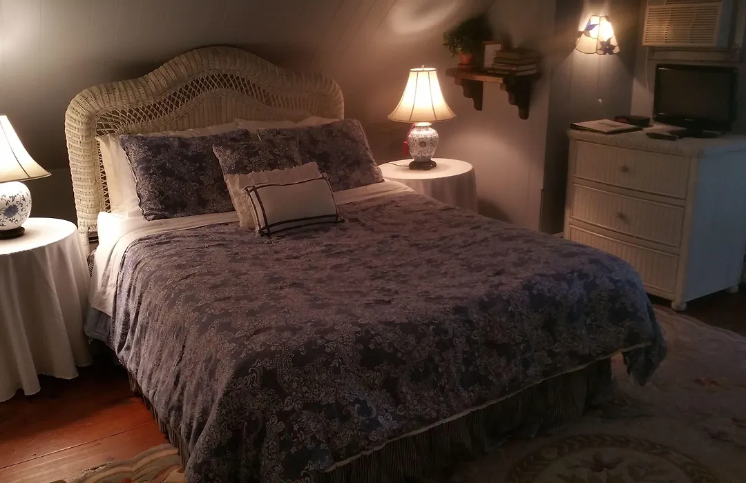 Pineapple Hill Inn Bed & Breakfast-1
